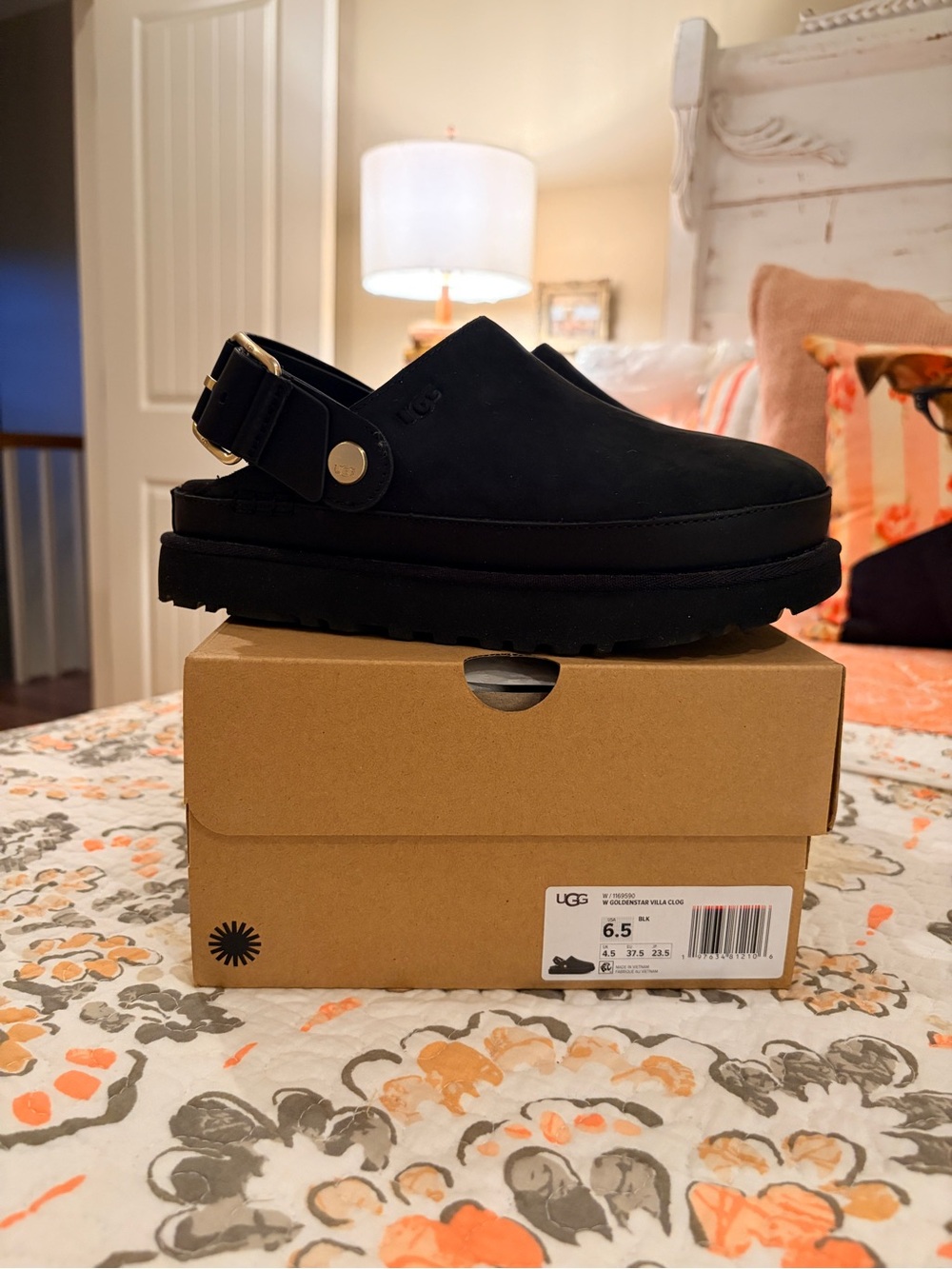 UGG GOLDENSTAR VILLA WOMEN’S CLOG NUBUCK LEATHER WITH GOLD HARDWARE SIZE 6.5